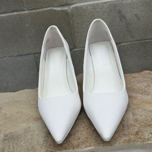 Steve Madden White Pointed Toe Pumps